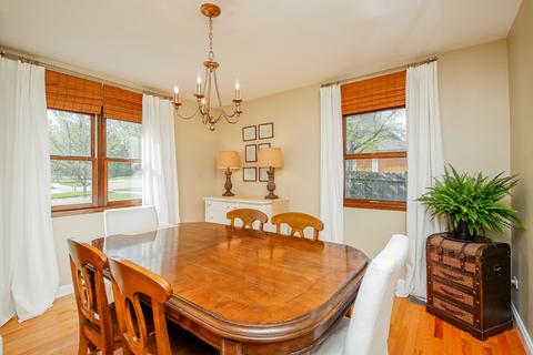 843 N Summit St, Wheaton, IL 60187 photo 4