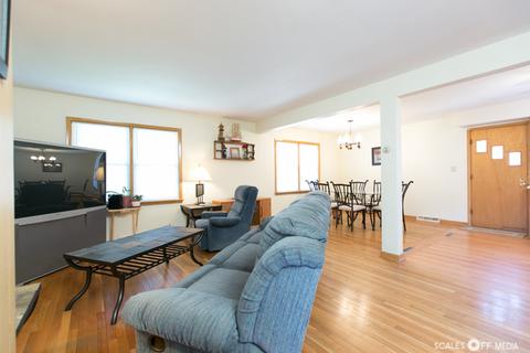 385 Triggs Ave, Elgin, IL 60123 photo 4