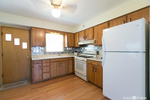 385 Triggs Ave, Elgin, IL 60123 photo 8