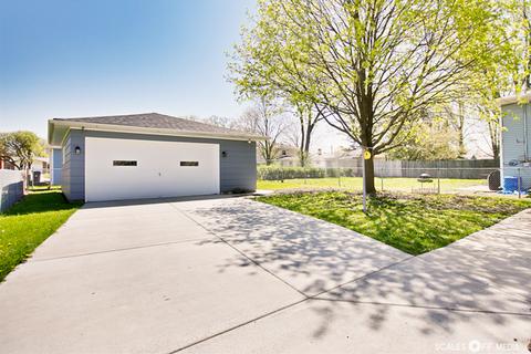 385 Triggs Ave, Elgin, IL 60123 photo 3
