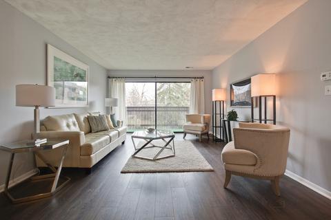 925 Spring Hill Dr #209, Northbrook, IL 60062 photo 4