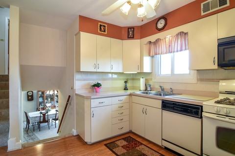 121 Stacy Ct, Glenview, IL 60025 photo 4