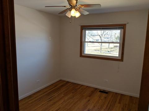725 Milton Ln, Hoffman Estates, IL 60169 photo 8
