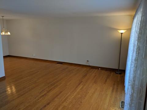 725 Milton Ln, Hoffman Estates, IL 60169 photo 4
