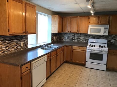 662 Ford Ave, Elgin, IL 60120 photo 5