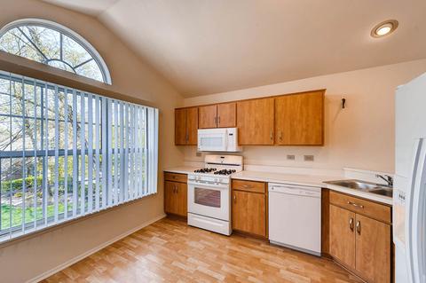 363 Ashford Cir #2, Bartlett, IL 60103 photo 4