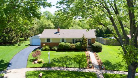 22 Woodview Ln, Algonquin, IL 60102 photo 2