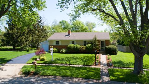 22 Woodview Ln, Algonquin, IL 60102 photo 1