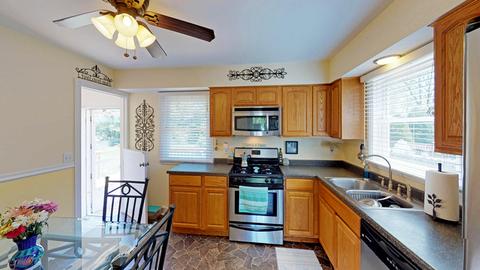 22 Woodview Ln, Algonquin, IL 60102 photo 13