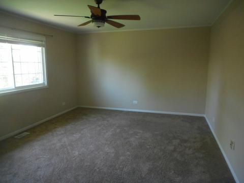 775 Thoreau Dr, Elgin, IL 60120 photo 9