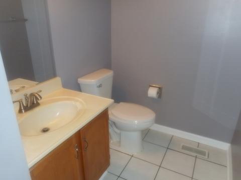775 Thoreau Dr, Elgin, IL 60120 photo 2