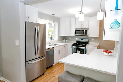 9107 Forestview Rd, Evanston, IL 60203 photo 2