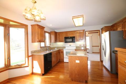 2098 Childs Ct, Wheaton, IL 60187 photo 9