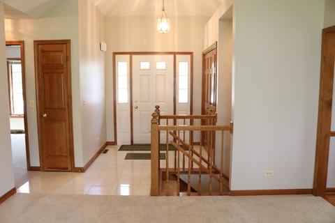 2098 Childs Ct, Wheaton, IL 60187 photo 2