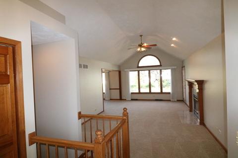 2098 Childs Ct, Wheaton, IL 60187 photo 4