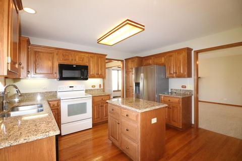 2098 Childs Ct, Wheaton, IL 60187 photo 8