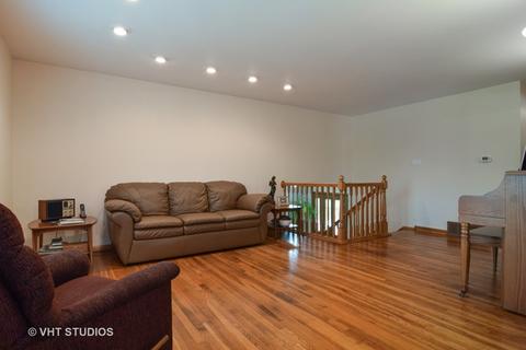 1745 Chippendale Rd, Hoffman Estates, IL 60169 photo 2