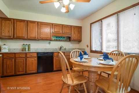 1745 Chippendale Rd, Hoffman Estates, IL 60169 photo 4