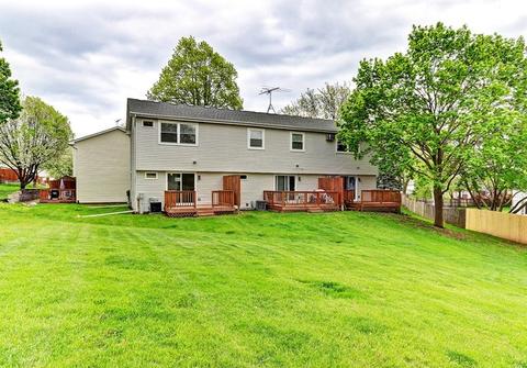 204 Raintree Ct, Aurora, IL 60504 photo 2