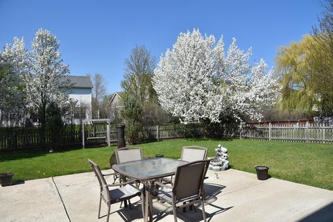 7280 Dada Dr, Gurnee, IL 60031 photo 2
