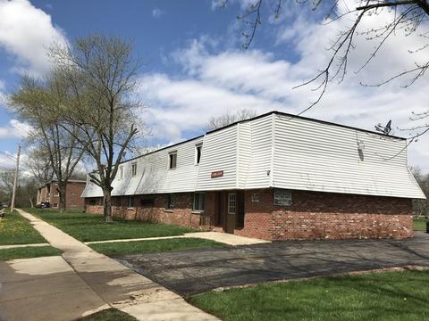 1136 Ash Dr, Elgin, IL 60120 photo 1