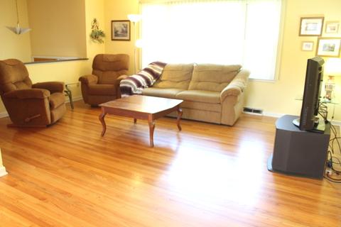 1195 Blackhawk Dr, Elgin, IL 60120 photo 3