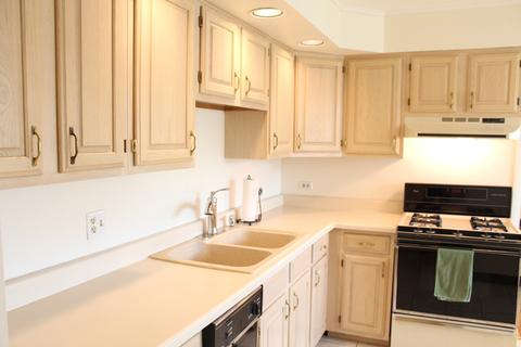 1195 Blackhawk Dr, Elgin, IL 60120 photo 5