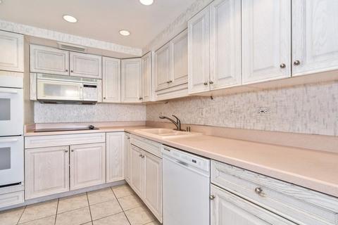 175 E Delaware Pl #8111, Chicago, IL 60611 photo 4