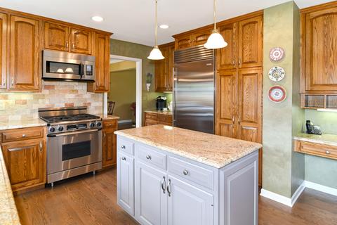 8401 Clynderven Rd, Burr Ridge, IL 60527 photo 4
