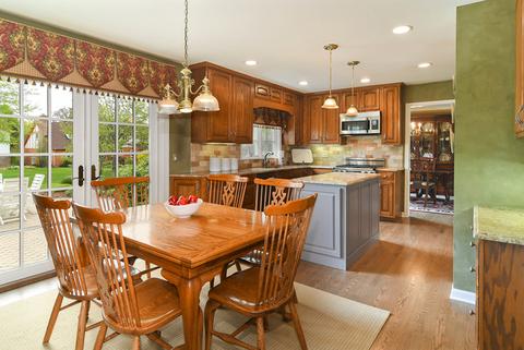 8401 Clynderven Rd, Burr Ridge, IL 60527 photo 3