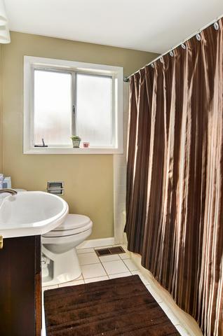 17 W201 Hillside Ln, Willowbrook, IL 60527 photo 5