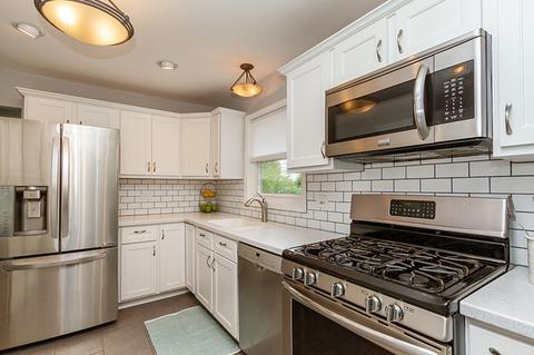 555 Newark Ln, Hoffman Estates, IL 60169 photo 8