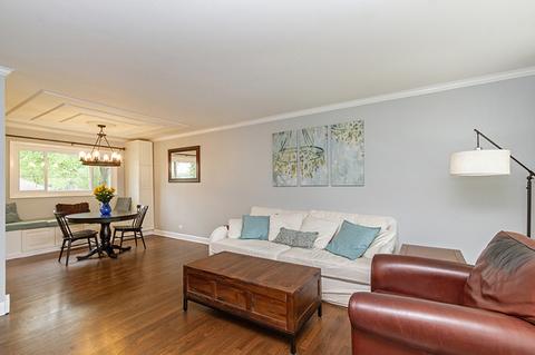 555 Newark Ln, Hoffman Estates, IL 60169 photo 3