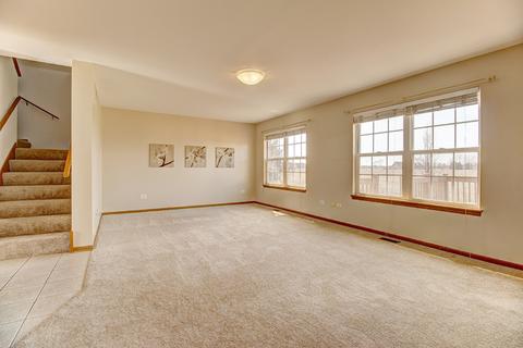 16152 S Fairfield Dr, Plainfield, IL 60586 photo 2