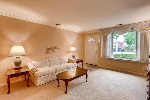 1101 E Grant Dr, Des Plaines, IL 60016 photo 10