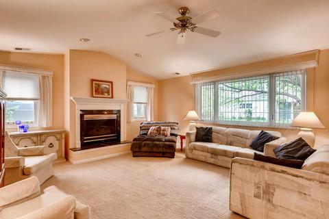 1101 E Grant Dr, Des Plaines, IL 60016 photo 6