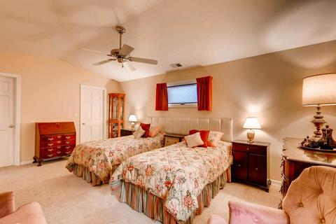 1101 E Grant Dr, Des Plaines, IL 60016 photo 16