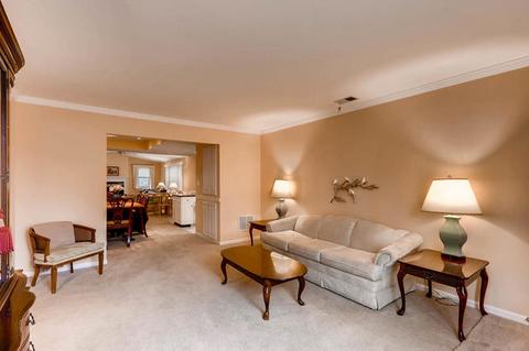 1101 E Grant Dr, Des Plaines, IL 60016 photo 9