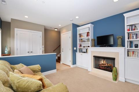 641 Custer Ave, Evanston, IL 60202 photo 2