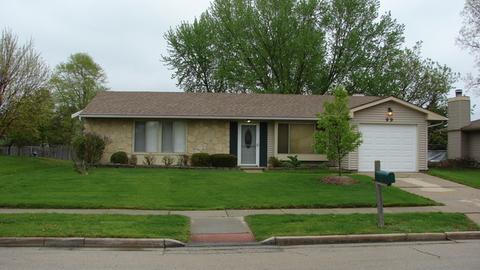 99 Stonehurst Dr, Elgin, IL 60120 photo 2