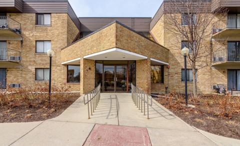 5550 Astor Ln #301, Rolling Meadows, IL 60008 photo 1
