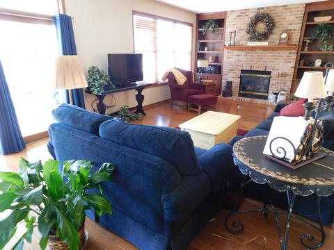 1270 Bison Ln, Hoffman Estates, IL 60192 photo 10