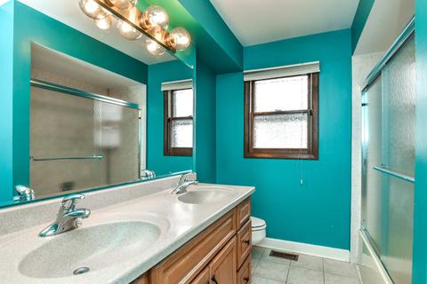 1875 Howard Ave, Des Plaines, IL 60018 photo 14
