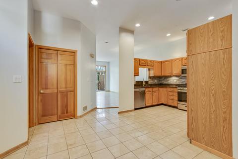 1013 Arbor Ct, Mount Prospect, IL 60056 photo 4