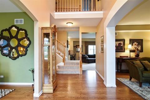 2066 Cheshire Dr, Hoffman Estates, IL 60192 photo 8