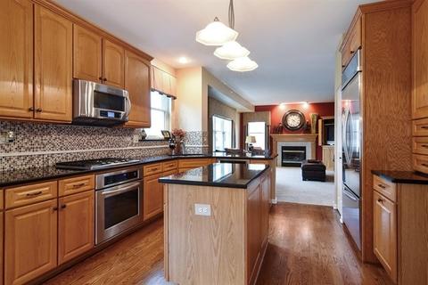 2066 Cheshire Dr, Hoffman Estates, IL 60192 photo 11