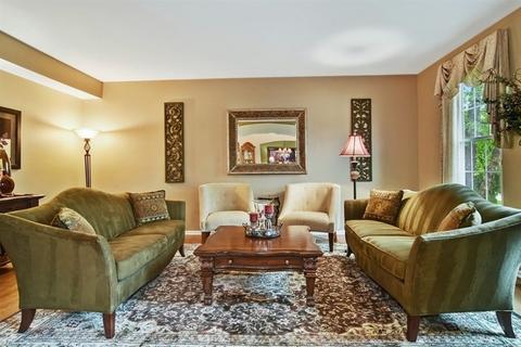 2066 Cheshire Dr, Hoffman Estates, IL 60192 photo 9