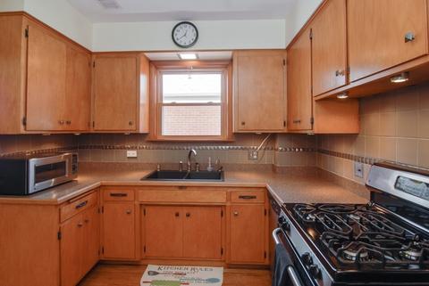 6860 Riverside Dr, Berwyn, IL 60402 photo 6