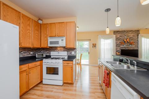 3983 Blackstone Dr, Aurora, IL 60504 photo 9