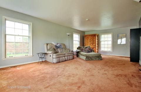 1237 Highpoint Ln, Northbrook, IL 60062 photo 3